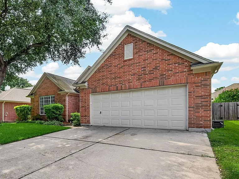 20822 Figurine Ct — Photo 2