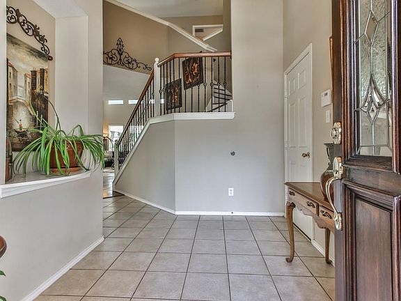 3rd image of 4003 Creek Hollow Ln