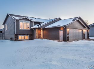 225 S Augusta Ave, Brandon, SD 57005