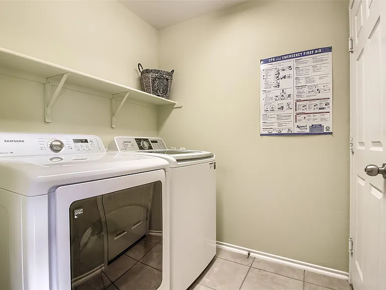 18720 Royal Pointe Dr — Photo 32