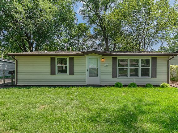 3rd image of 1422 Meadow Ln