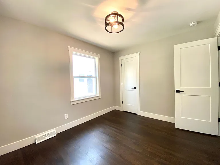 2221 Highland St — Photo 7