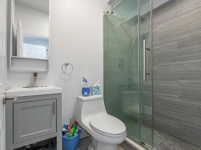 1629 Wallace St #1R — Photo 9
