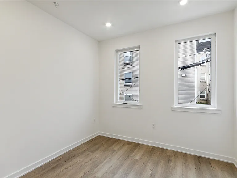1533 N Sydenham St #A — Photo 8