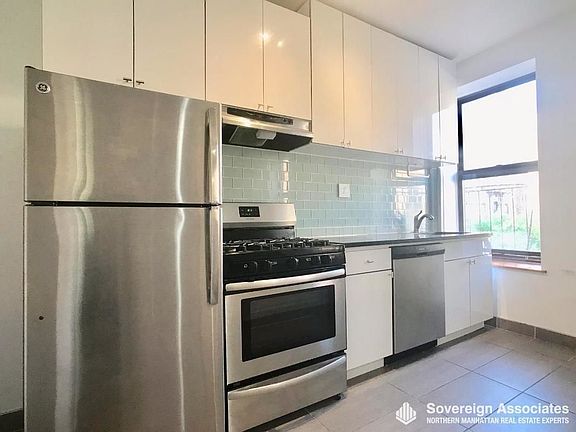 2nd image of 122 La Salle St APT 8