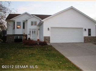 875 NE Myers Dr, Owatonna, MN 55060