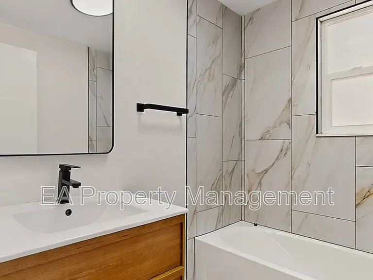 1055 Betts St NE — Photo 25