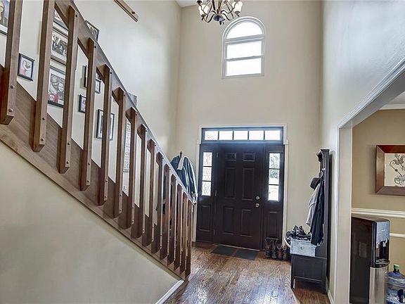 5th image of 6604 Rolling Glen Dr