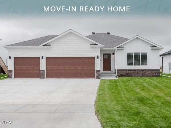 414 Hummel Ct, Grand Forks, ND 58201