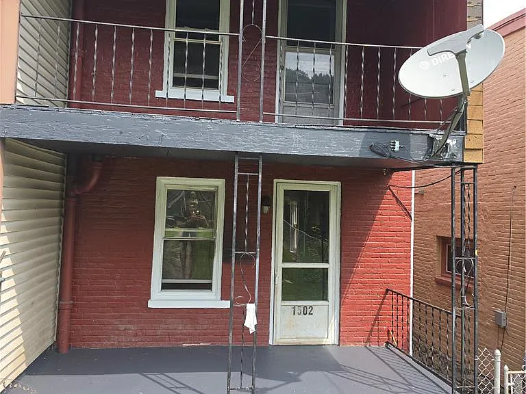 1502 E 7th St — Photo 13
