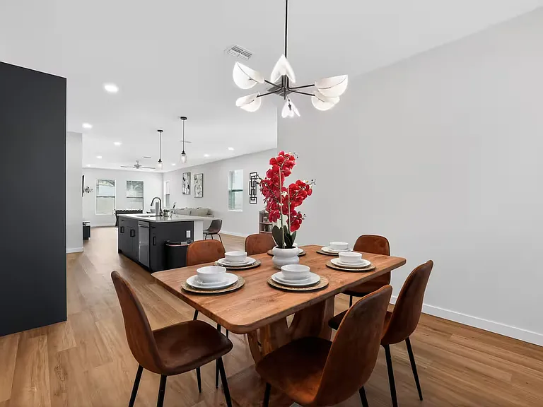 210 E Columbus Dr #B — Photo 7