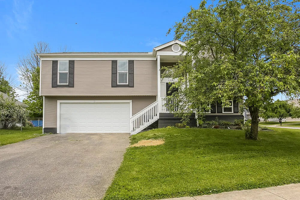 3 bed, 2.5 bath, 1550 sqft, $2,535 — Photo 1