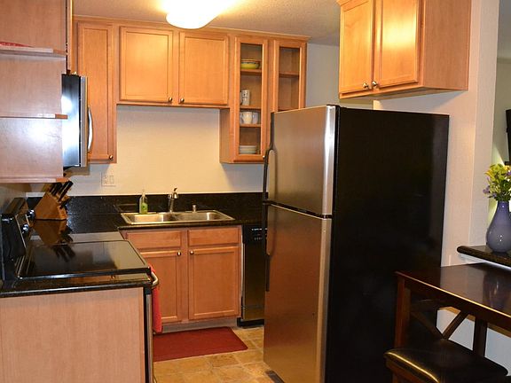 5th image of 300 Union Ave APT 2