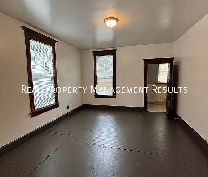 815 E Gum St — Photo 5