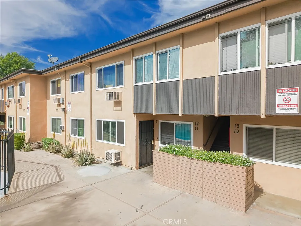 2 bed, 742 sqft, $2,100 — Photo 1
