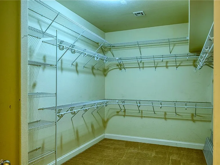 3924 Royal Scots Ave — Photo 16