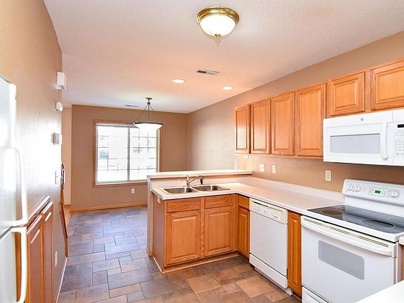 4th image of 13812 Dahlia Dr