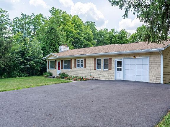 3rd image of 718 Maple Dr