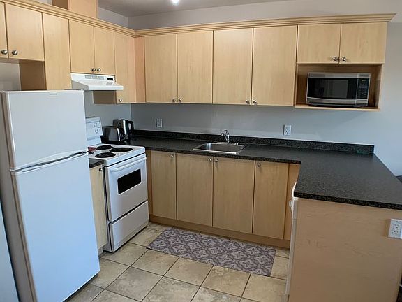 5th image of 8528 Manning Ave #607