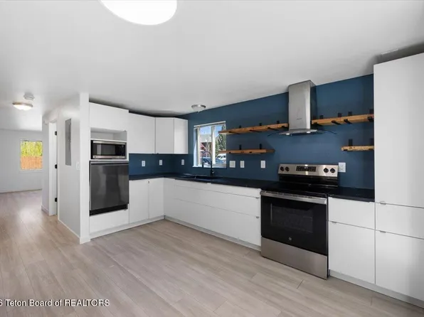 365 N Glenwood St APT A, Jackson, WY 83001