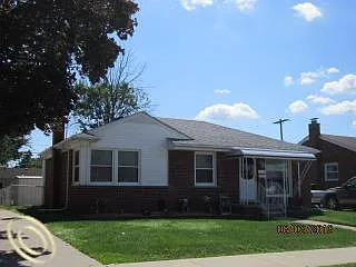 28330 Edward St photo 1