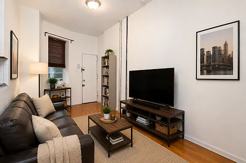 522 E 11th St #1 Photo 1