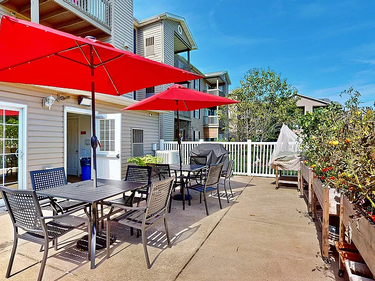 2730 N Forest Rd — Photo 41
