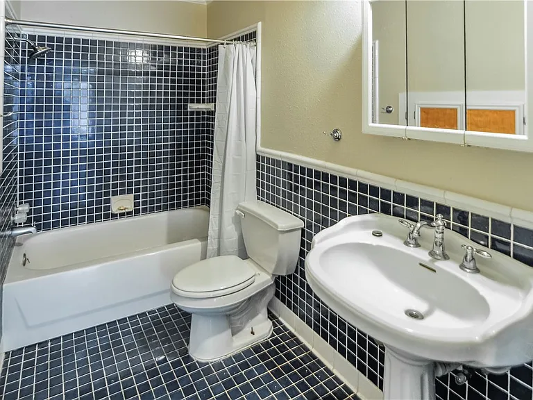 1506 Lemon Tree Ln — Photo 12