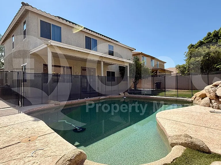572 N Bell Dr — Photo 34