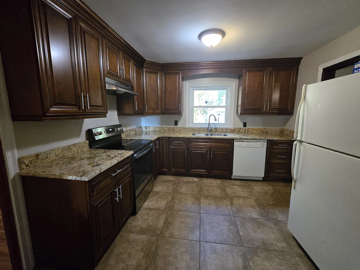 3 bed, 1580 sqft, $1,995 — Photo 3