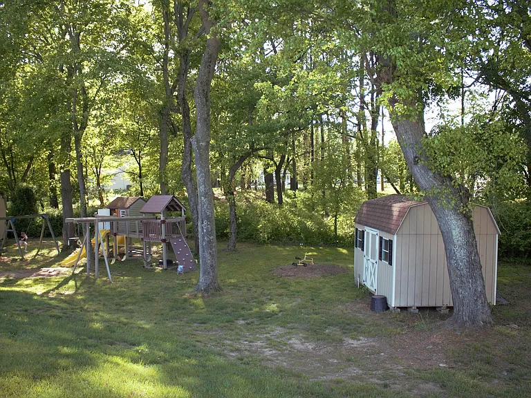 98 Thorndale Cir — Photo 4