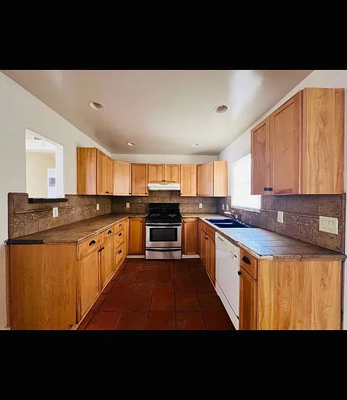 25567 W Main St — Photo 5
