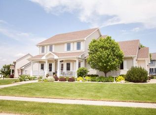 821 S Ridge Dr, Cedar Falls, IA 50613