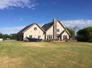 5608 6th St SE, Minot, ND 58701