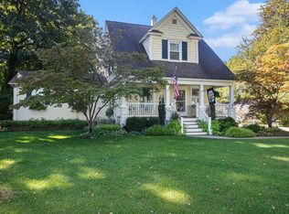 1092 S Shore Dr, Holland, MI 49423