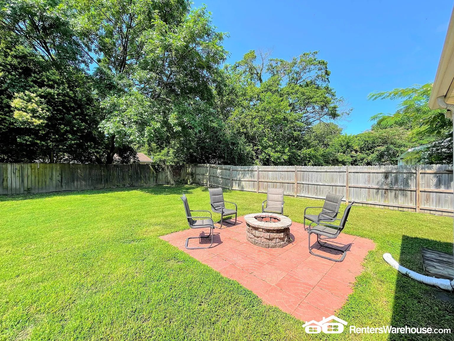 Beautiful Home With Huge Backyard! — Photo 3