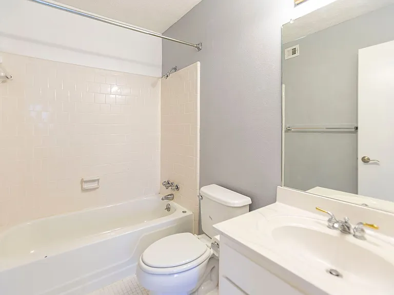 2446 Lehaven Dr — Photo 5