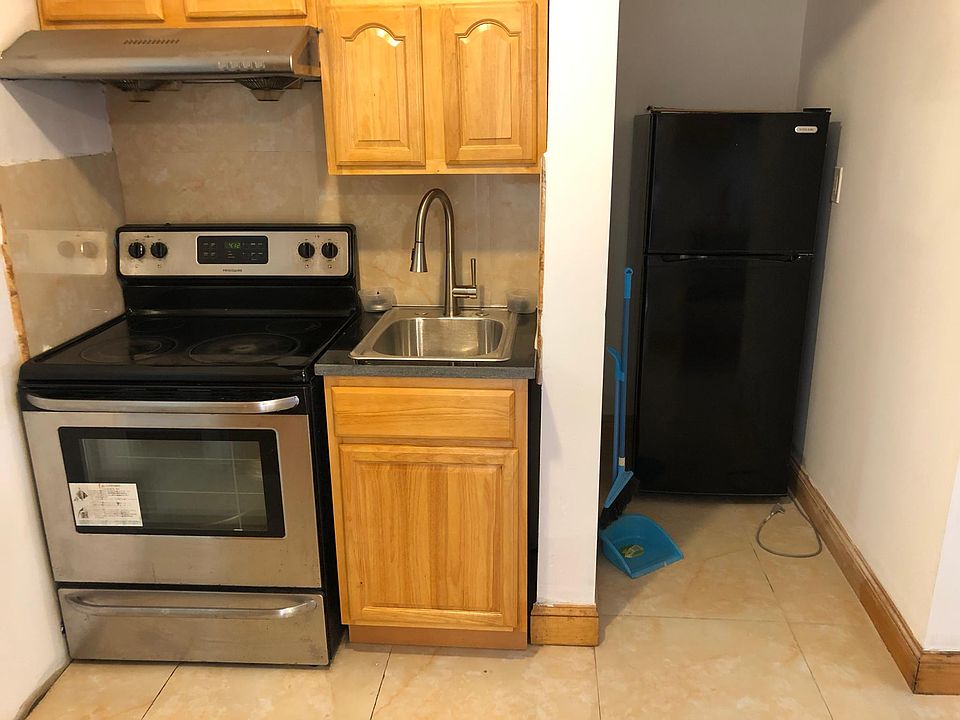 1st image of 15612 Sanford Ave #1