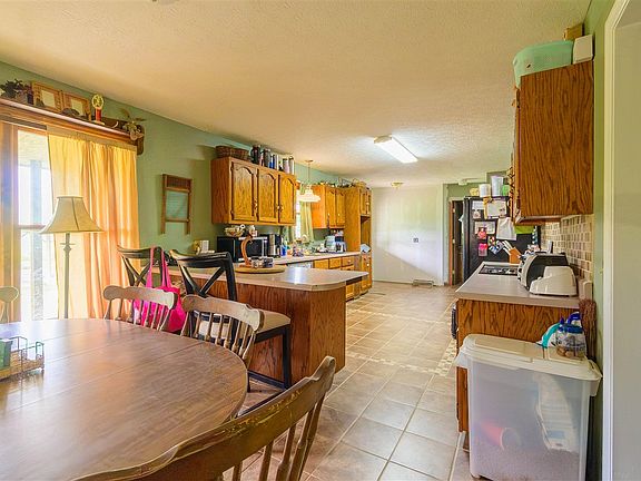 2nd image of 150 Mefford Ln