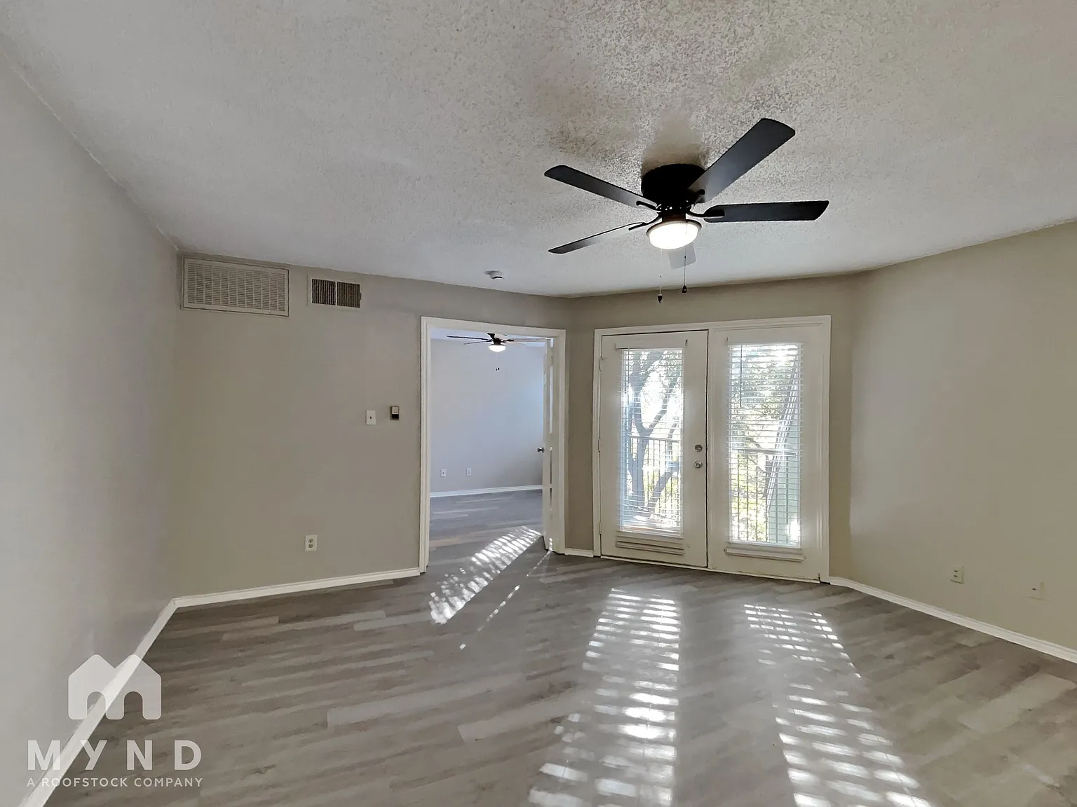 1 bed, 1.0 bath, 500 sqft, $875 — Photo 2