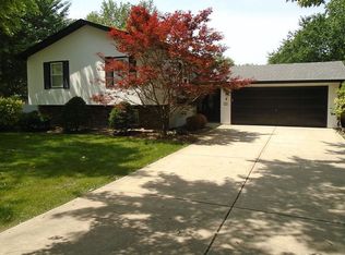 340 S Lambert Rd, Glen Ellyn, IL 60137