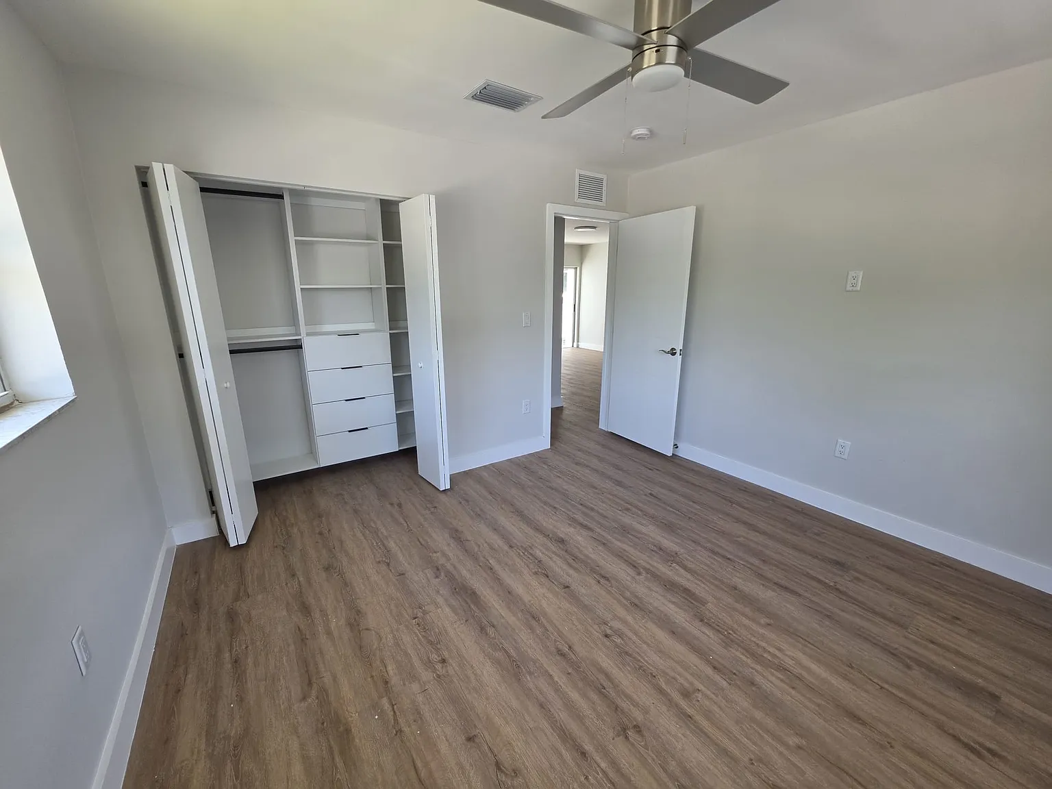 2 bed, 730 sqft, $2,500 — Photo 4
