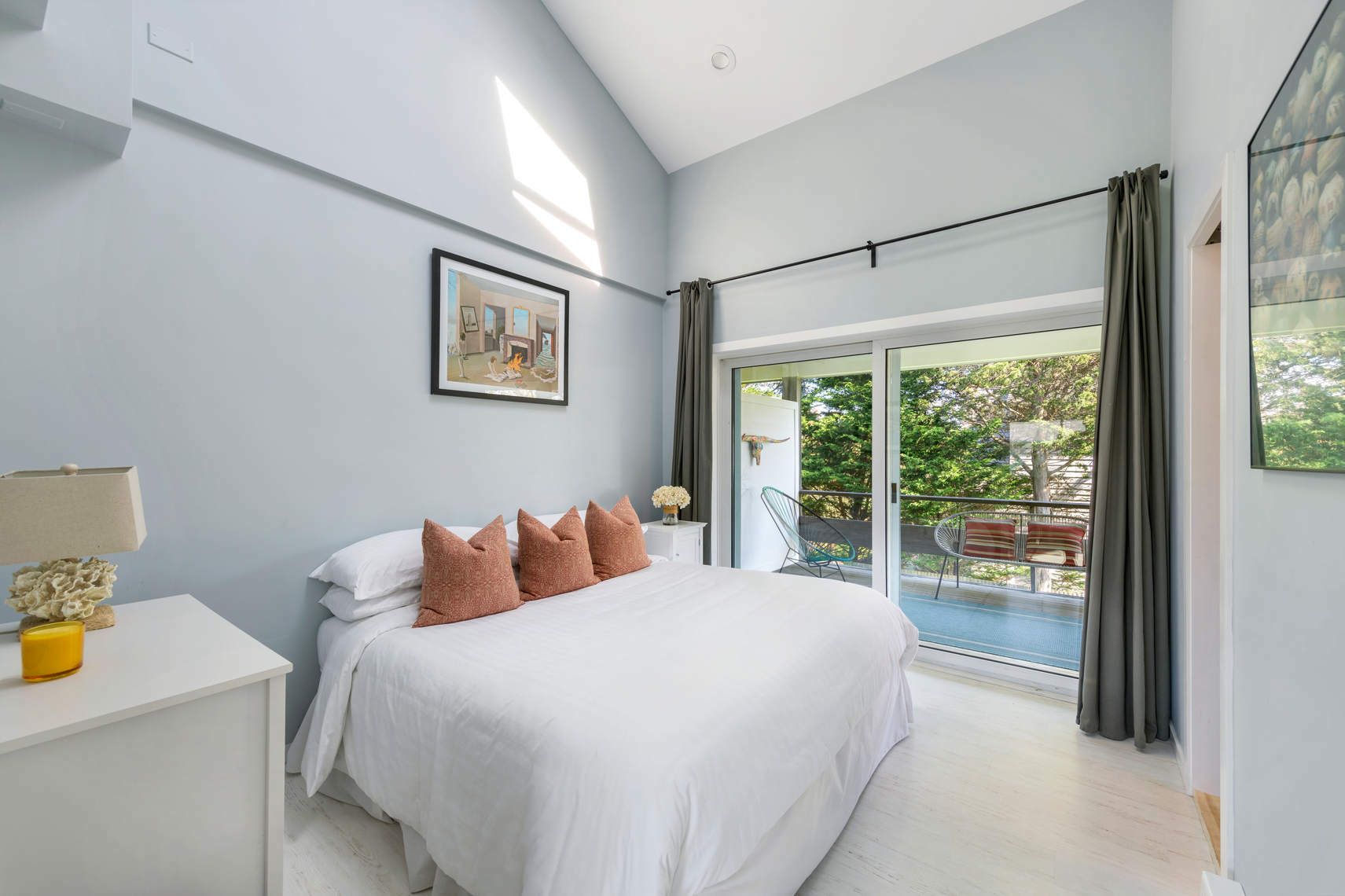 379 Bluff Rd Ocean Dunes, Amagansett, NY 11930 Out East