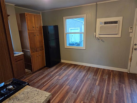 5th image of 4324 Benton St NE