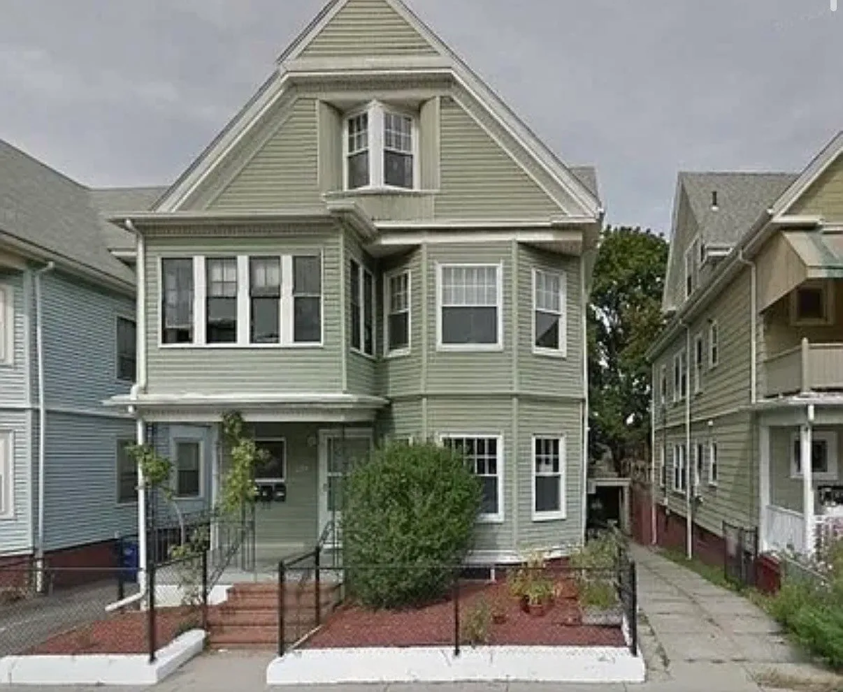 2 bed, 1.0 bath, 1300 sqft, $3,100 — Photo 2