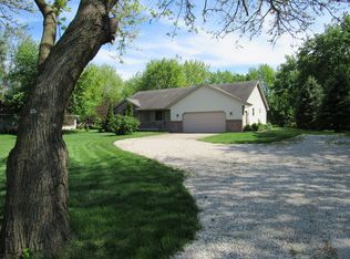 805 W Cermak Rd, Braidwood, IL 60408