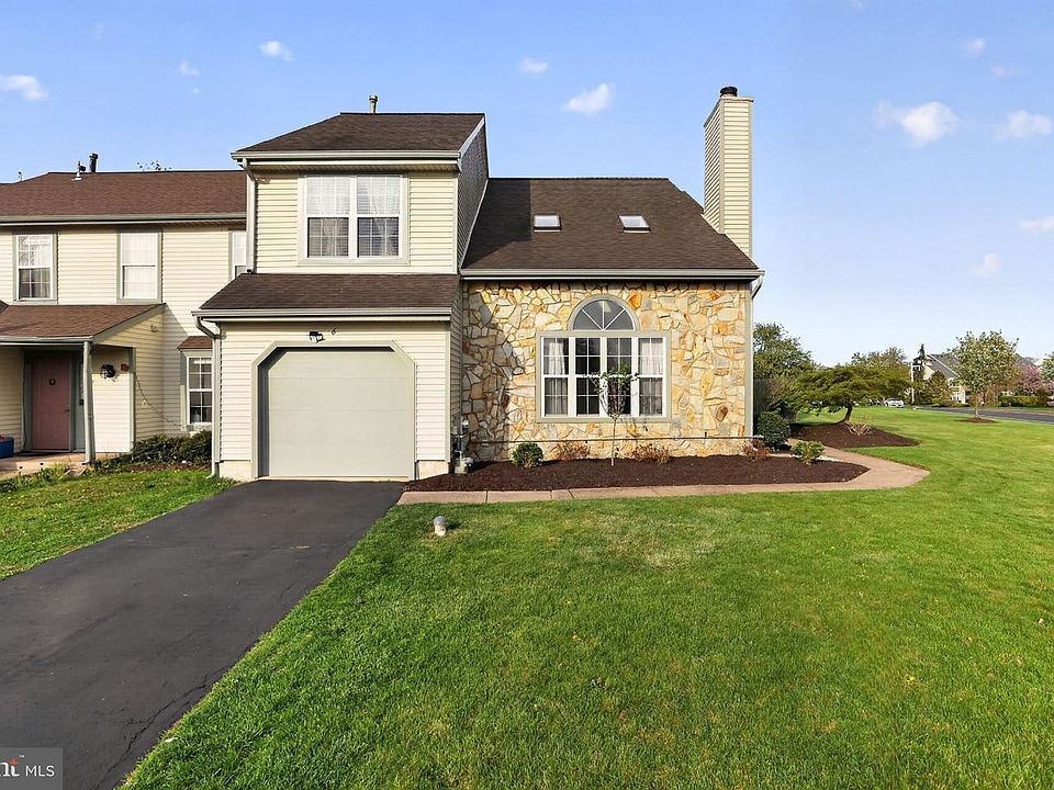1st image of 6 Aspen Ct