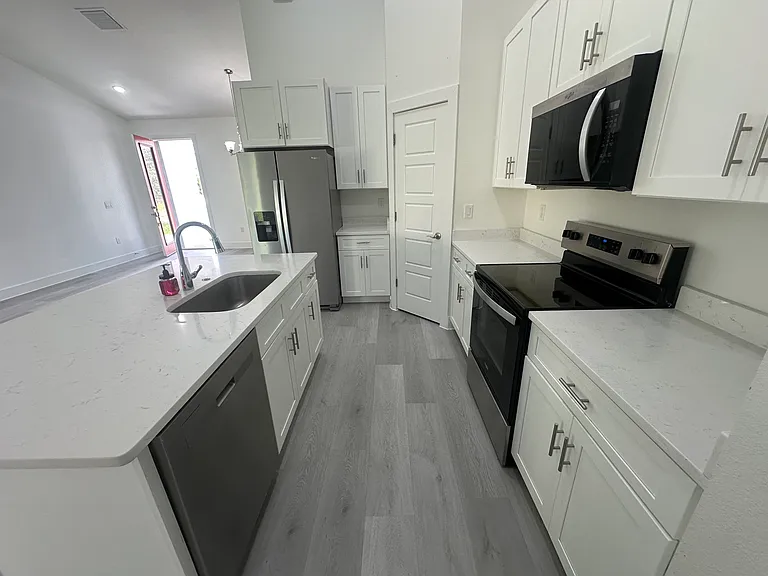 2810 W Huron Ln — Photo 11