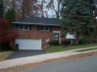 2800 Eastwood Dr, York, PA 17402