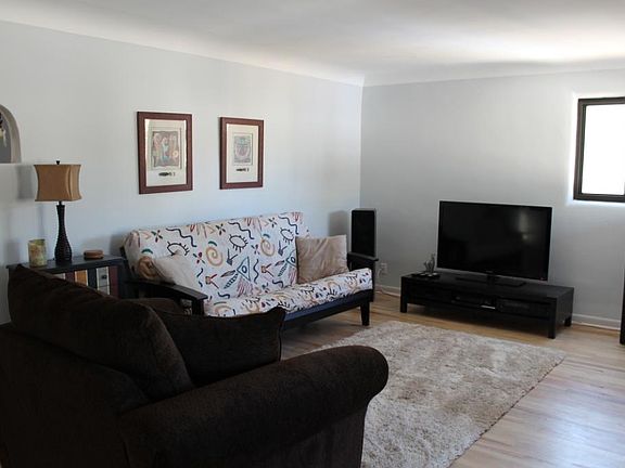 4th image of 732 Wellesley Dr NE